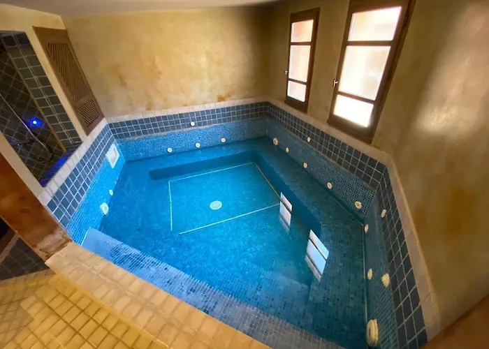 Emeraude, 9 Couple Only Au Village Naturiste Riyad Agde